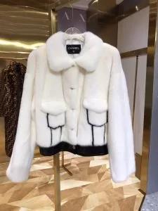 シャネル 2020年秋冬に欠かせない CHANEL おしゃれでおすすめ今季トレンド ハーフコート おススメの秋冬アイテムをCHECK