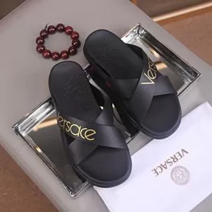 気持ちいい真夏日にぴったり サンダル 欠かせない限定アイテム ヴェルサーチVERSACE おしゃれな夏ファッション2020