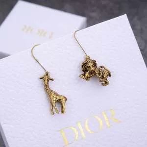 ファッショニスタを中心に新品が非常に人気 ディオール DIOR イヤリング 2020春新作
