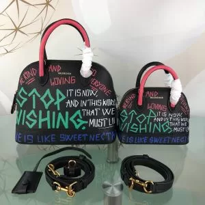 ハンドバッグ 2020秋冬人気色おすすめ バレンシアガ 人気ブランドの新作秋冬トレンド BALENCIAGA 秋トレンドの新定番