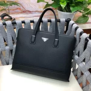 プラダ PRADA ビジネスバッグ 2020春夏のトレンド新商品 絶妙にオシャレ人気アイテム