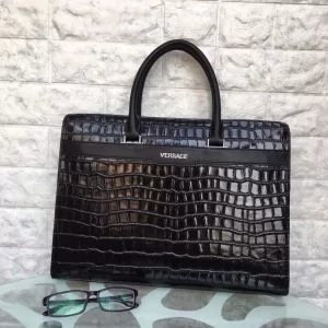ハンドバッグ ヴェルサーチ 秋冬コーデと相性がいいVERSACE 2020トレンド秋冬おすすめ安い