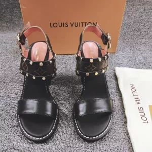 ルイ ヴィトン LOUIS VUITTON サンダル 【2020年】夏のファッション 一気にトレンド感満載な着こなし