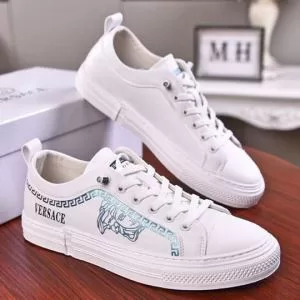 やはり人気ブランド スニーカー ファッションに取り入れよう ヴェルサーチ VERSACE