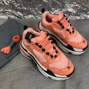 のトレンドアイテム バレンシアガ BALENCIAGA ランニングシューズ 春夏シンプルファッションでOK