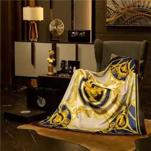 やさしく心地よくになる ヴェルサーチ 透け感新作がイチ推し VERSACE ブランケット2020SSのトレンド商品