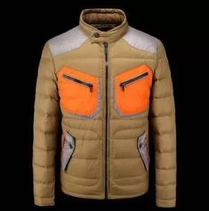 存在感◎ 2020秋冬 MONCLER モンクレール ダウンジャケット ダウンフェザーを使用した