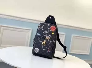 202020秋冬トレンドファッション ルイ ヴィトン LOUIS VUITTON 最新秋冬トレンドをチェック ボディバッグ 秋冬流行りファション