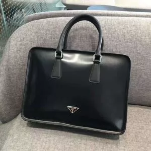 プラダ やっぱり優しい色 PRADA 【2020秋冬トレンド】押さえておきたい ハンドバッグ 2色可選 サイズのよさを感じる新作