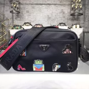 ショルダーバッグ おしゃれ感度が高い秋冬トレンド プラダ PRADA 先取り 20202020秋冬ファッション