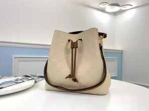 オススメのアイテムを見逃すな LOUIS VUITTON おしゃれな人が持っている レディースバッグ ルイ ヴィトン