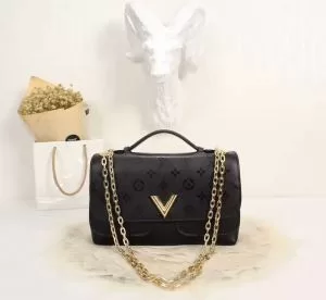 LOUIS VUITTON オリジナリティに富んだバッグル2020SS3色選択可 ショルダーバッグ ルイ ヴィトン