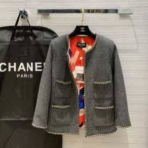 秋服コーデ2020年版 シャネル 大胆なチェックの人気トレンド CHANEL ハーフコート 秋にはやる最新作を先取り
