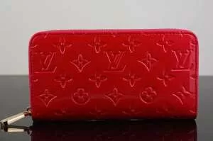 2020夏コーデにLOUIS VUITTON ルイ ヴィトン レディース長財布