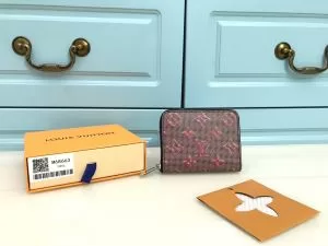 LOUIS VUITTON おしゃれさんはいち早く取り ルイ ヴィトン 2020秋、イチオシ上品 財布ウォレット 新作アイテムが今年流