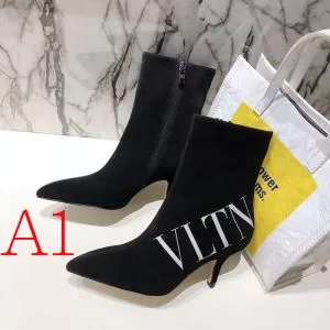 レザーブーツ 3色可選 2020年秋冬に欠かせない ヴァレンティノおしゃれでおすすめ今季トレンド VALENTINO 2020トレンドファッション新品