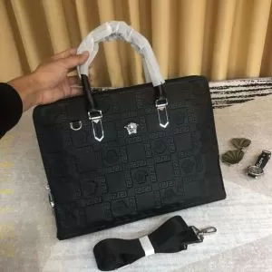 ハンドバッグ 今年注目な新品セール ヴェルサーチ2020秋冬最重要アイテム VERSACE 秋冬とれんど新品目立ち