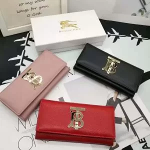 注目の秋ファッション一番 バーバリー 2020秋冬トレンド押さえておきたい BURBERRY 財布ウォレット おしゃれに秋を迎えるために
