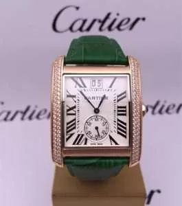 2020秋冬 CARTIER カルティエ 首胸ロゴ 腕時計