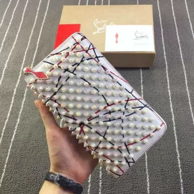 上質 大人気クリスチャンルブタンChristian Louboutin 実用性抜群の財布
