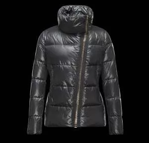 入手困難 2020秋冬 MONCLER モンクレール ダウンジャケット