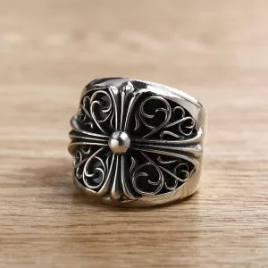 リング指輪 旬の気分を絶妙にクロムハーツCHROME HEARTS 春夏らしい華やか