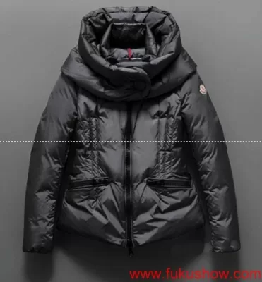 完売品　MONCLERモンクレール　機能面もデザイン面も抜群のダウンジャケット