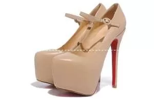 今季セールChristian Louboutinクリスチャンルブタン　脱ぎ履きのしやすいヒールパンプス