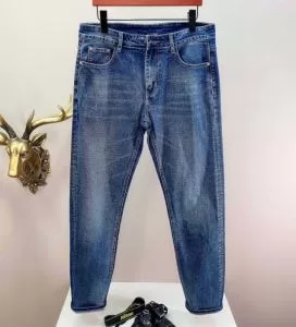 普段見ないデザインばかり ジーンズ 春夏コレクション新品 ヴェルサーチVERSACE