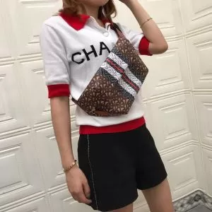 キレイめ感が強い 風通しの良いフレア バーバリー BURBERRY今旬のシルエットバランス ウエストポーチ