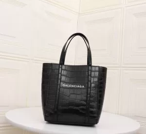 BALENCIAGA 手の届くプライスが魅力的 バレンシアガ 20SSトレンド レディースバッグ