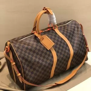 エレガントな雰囲気 ルイ ヴィトン LOUIS VUITTON おしゃれな人が持っている スーツケース
