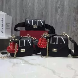 入荷 定番品質保証 主役級のアイテム VALENTINO ヴァレンティノ ショルダーバッグ