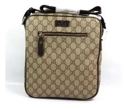 大人気 グッチ GUCCI メンズバッグ GGスプリーム キャンバス メッセンジャーバッグ ‎474137 K5RLN 1095 ブラック カーキ GGロゴ入り