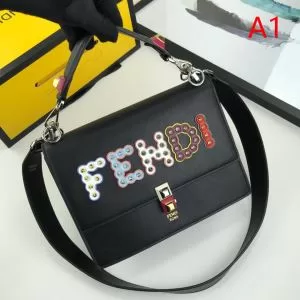 スタイルUPして着こなす フェンディおしゃれな大人の着こなし FENDI レディースバッグ 2020年春夏のトレンドアイテム 多色選択可