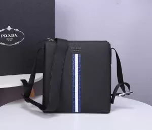 日本未入荷カラー プラダ PRADA 上品に着こなせ ショルダーバッグ 海外限定ライン
