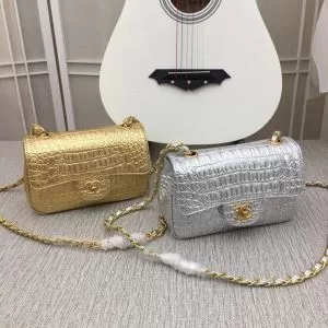 夏らしい抜け感を演出し シャネル CHANEL おすすめな大人のトレンド レディースバッグ 2020年春夏シーズンの人気多色選択可 サラサラの着心地