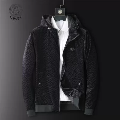 VERSACE ヴェルサーチェ 綿服/ダウンジャケット 弾力性に優れ 贈り物にも◎