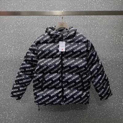 BALENCIAGA バレンシアガ 綿服/ダウンジャケット 高級感溢れるデザイン