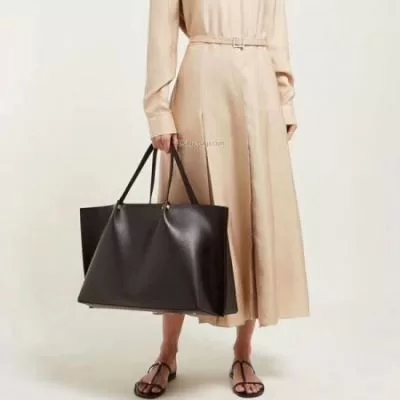 ヴァレンティノ VALENTINO ★安心★追跡付 手持ち&ショルダー掛け 最新☆大人気☆話題沸騰