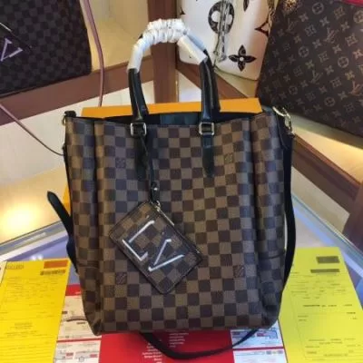 ルイヴィトン LOUIS VUITTON ★安心★追跡付 手持ち&ショルダー掛け 最新商品即完売 M44979