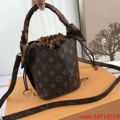 ルイヴィトン LOUIS VUITTON ★安心★追跡付 手持ち&ショルダー掛け 最新商品即完売 セール価格