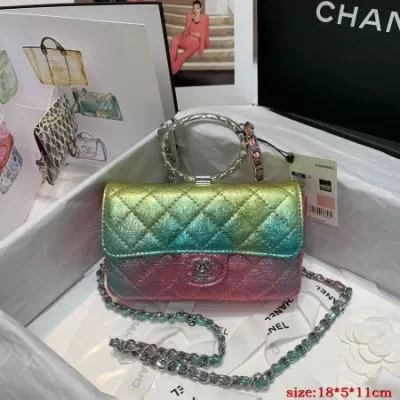 シャネル CHANEL ★安心★追跡付 手持ち&ショルダー掛け 最新商品即完売 足下注目してくれる