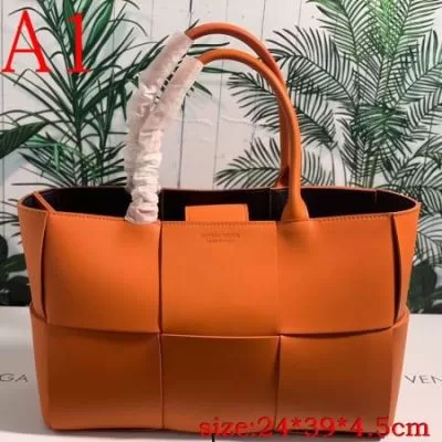 ボッテガヴェネ BOTTEGA VENETA ★安心★追跡付 手持ち&ショルダー掛け 最新商品即完売 限定品 人気No.1