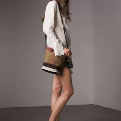バーバリー BURBERRY ★安心★追跡付 肩掛けバッグ / ワンショルダーバッグ 人気話題 愛用ブランド