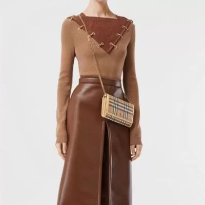 バーバリー BURBERRY ★安心★追跡付 肩掛けバッグ / ワンショルダーバッグ 今年も人気 セール価格