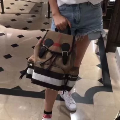 バーバリー BURBERRY ★安心★追跡付 リュック、バックパック 最新商品即完売 大注目国内完売数量限定