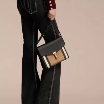 バーバリー BURBERRY ★安心★追跡付 肩掛けバッグ / ワンショルダーバッグ 最新商品即完売 少量入荷☆限定モデル