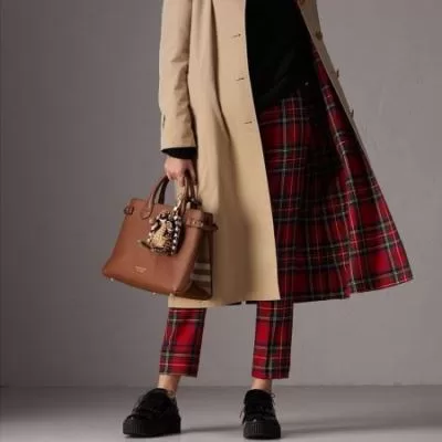 バーバリー BURBERRY ★安心★追跡付 手持ち&ショルダー掛け 最新商品即完売 期間限定価格