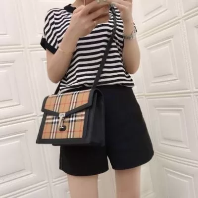 バーバリー BURBERRY ★安心★追跡付 肩掛けバッグ / ワンショルダーバッグ 最新商品即完売 完売必須